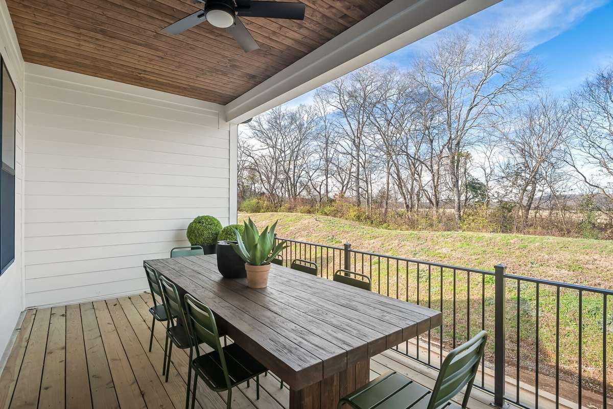 Photos shown are of a model home and are for illustrative purposes only. Features, finishes, colors, and options will vary from the actual home.