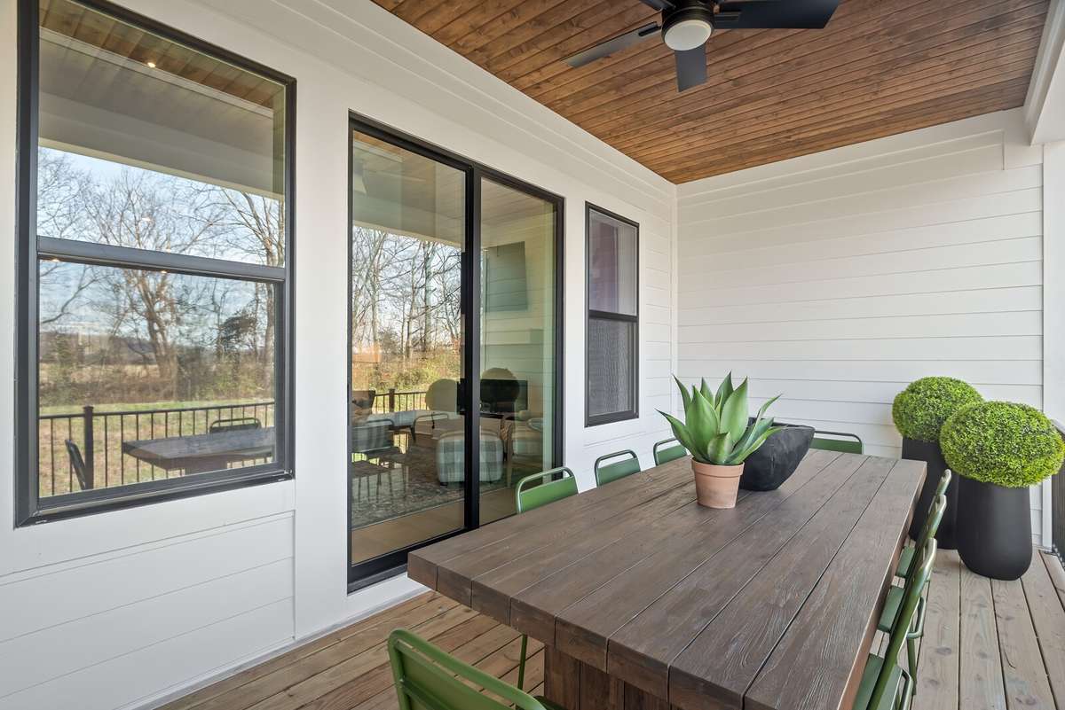 Photos shown are of a model home and are for illustrative purposes only. Features, finishes, colors, and options will vary from the actual home.