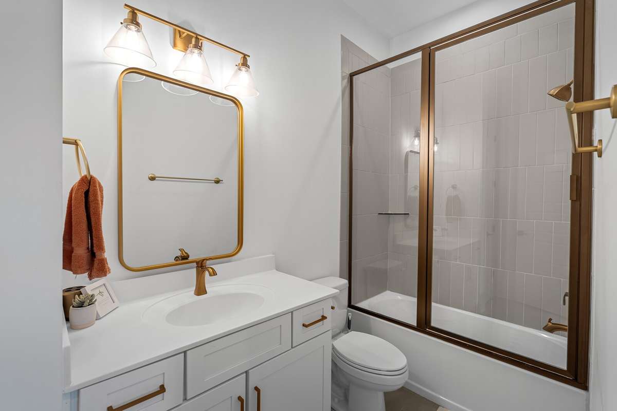 Downstairs Guest Suite Bathroom
