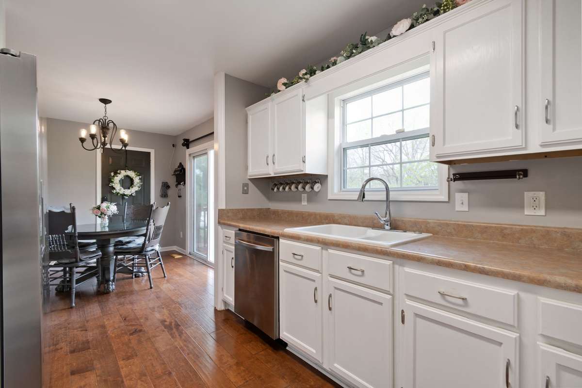 With the sink, prep space, and appliances all close at hand, this kitchen is designed for comfort and convenience.