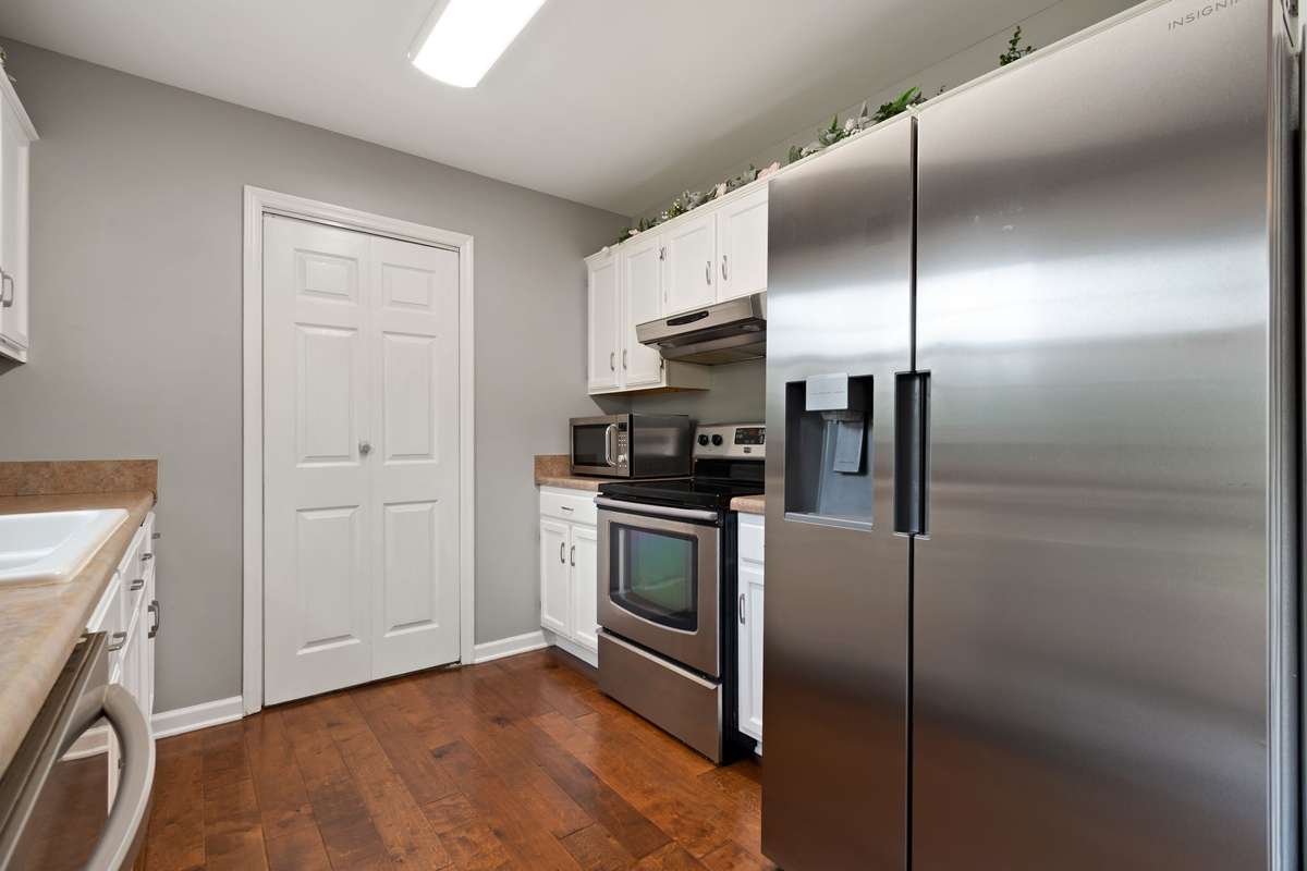 Stainless steel appliances and a smart galley layout keep everything within reach while maintaining an open, airy feel.