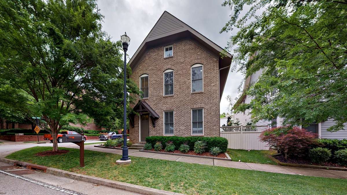 Detached, brick row home is an easy walk to The Factory and Downtown Franklin! Private courtyard on the right with low maintenance turf