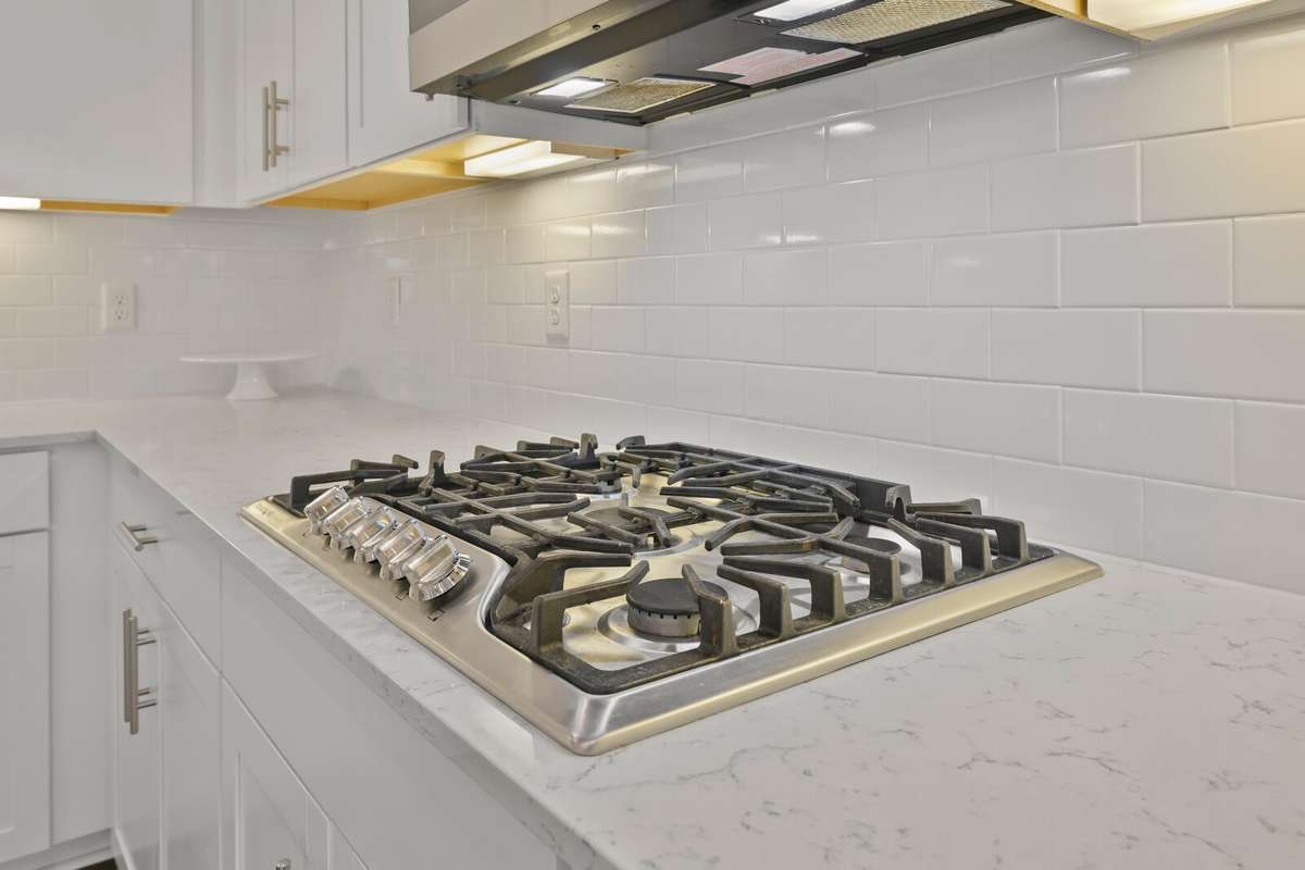 Gas stove