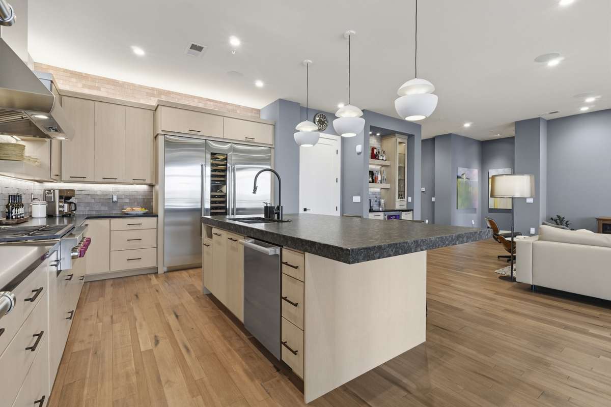 Everything you want in a kitchen and more!