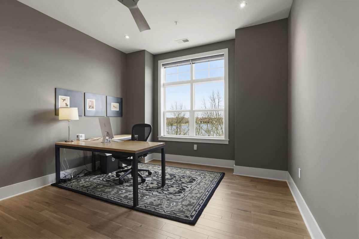 Bright and functional space with large windows and views of the surrounding areas.