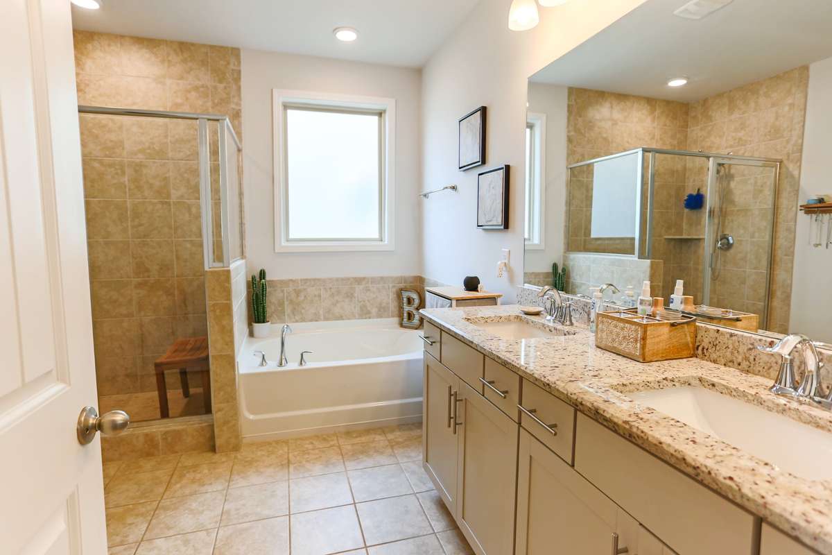 Primary bath w separate shower & tub w privacy glass, double vanity w granite