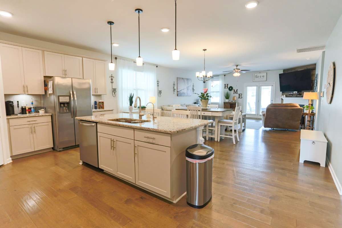 WIDE OPEN kitchen & living area. Whip up some food & watch the game at the same time!