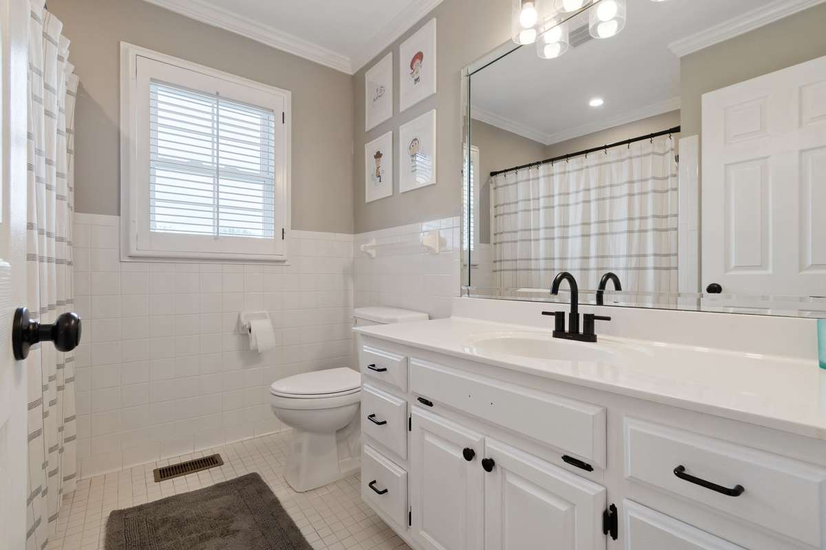 Beautifully updated Bathroom