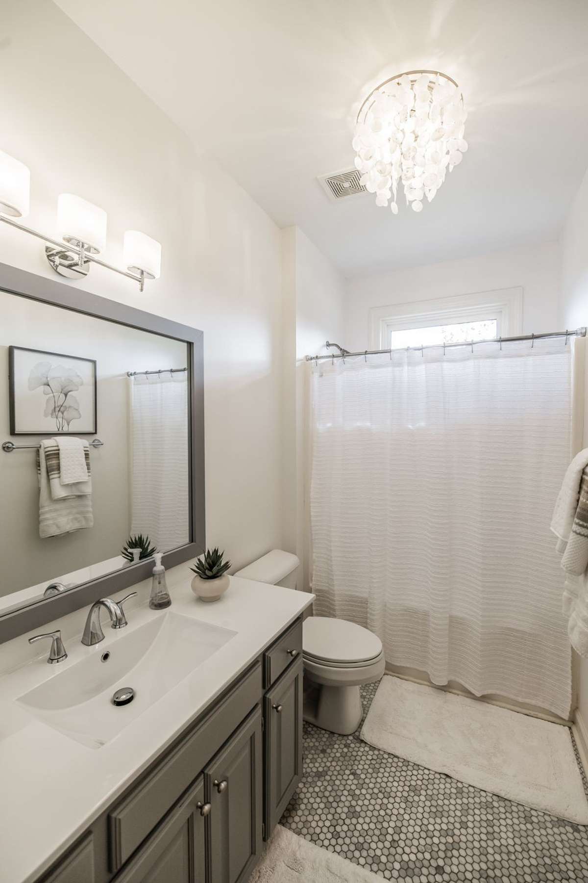 Second bath serves guest, 2nd and 3rd bedrooms.