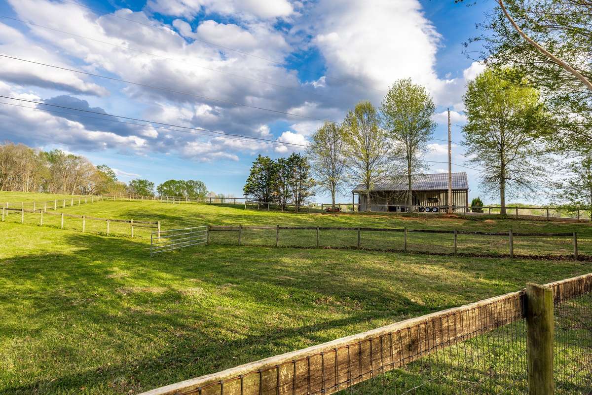Front paddocks and barn.