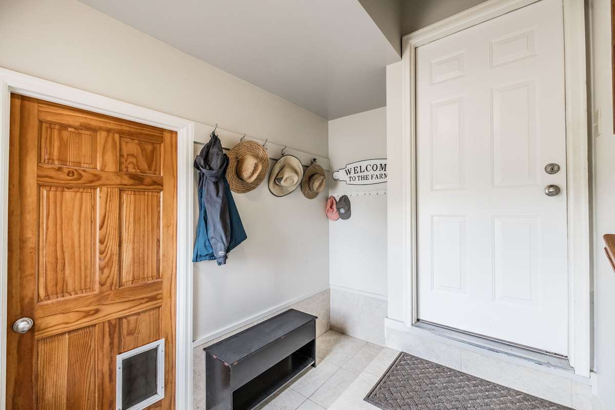 Another view of the mud room.