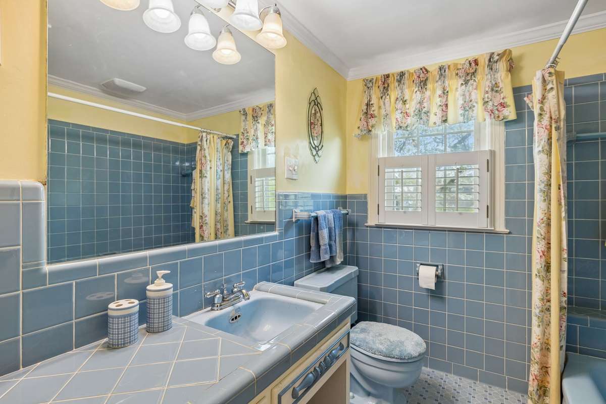 2nd floor bathroom.