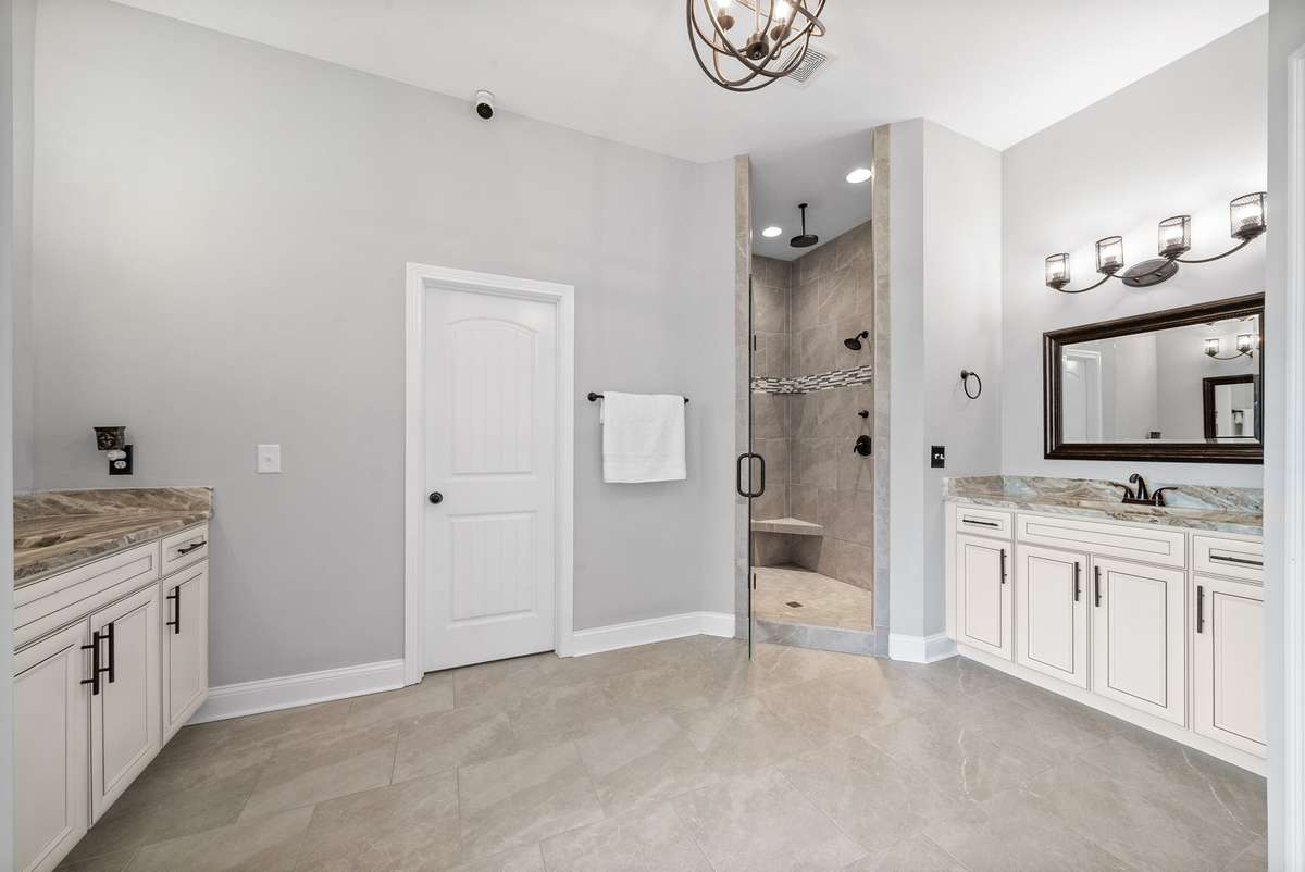 Huge Primary Bathroom - large soaker tub, and 2 separate vanities