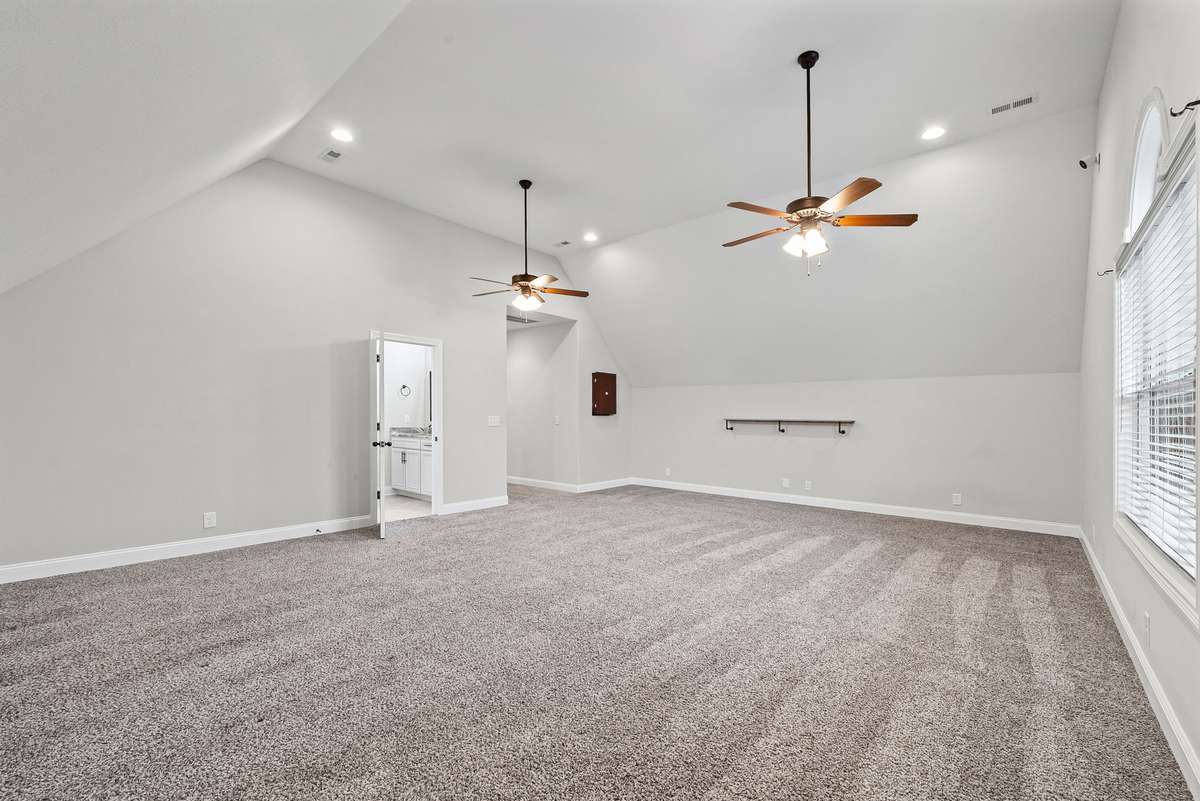 Extra large Upstairs Bonus Room attached to FULL bathroom