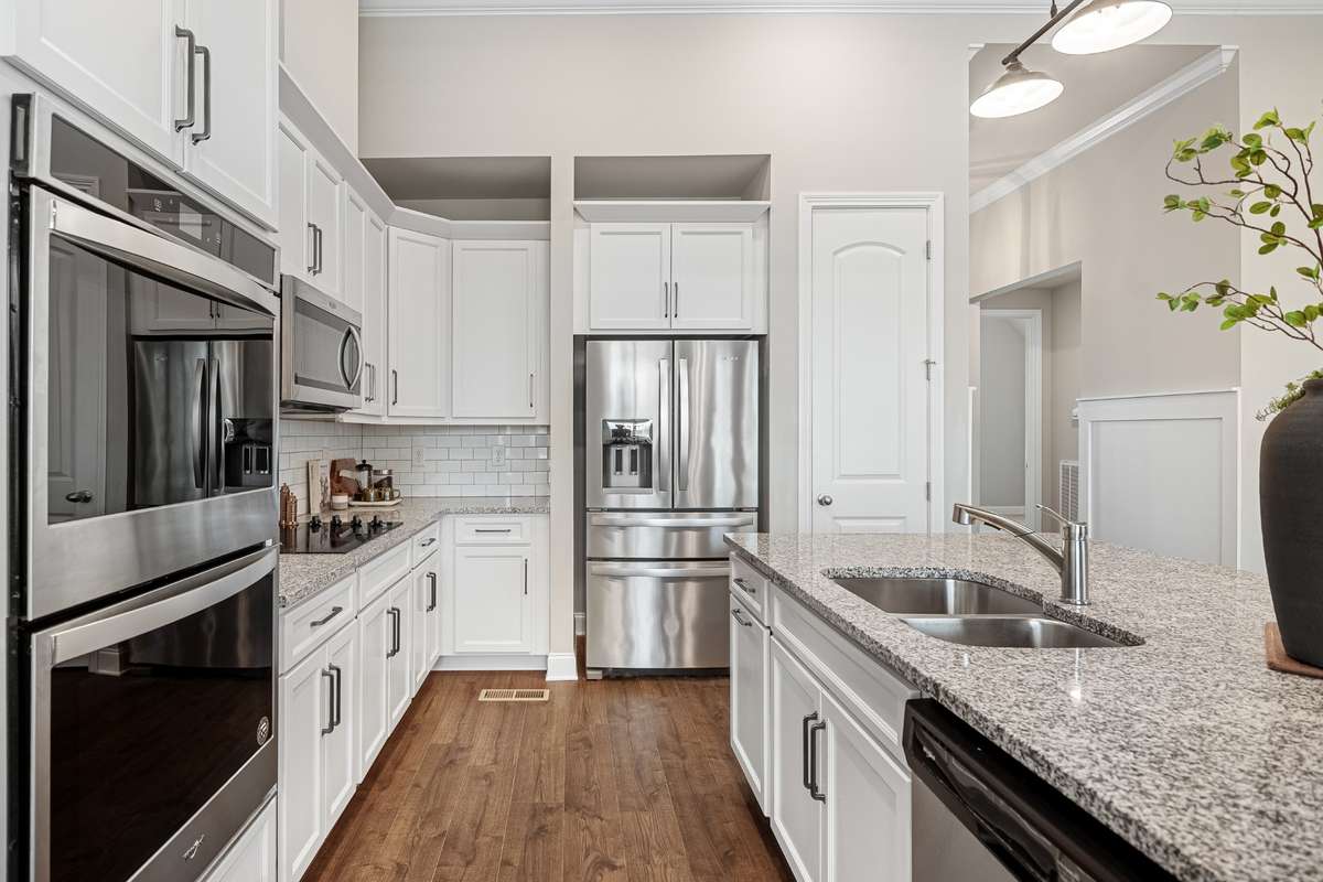 Pantry/ Double Ovens/Granite Countertop/Stainless Steel