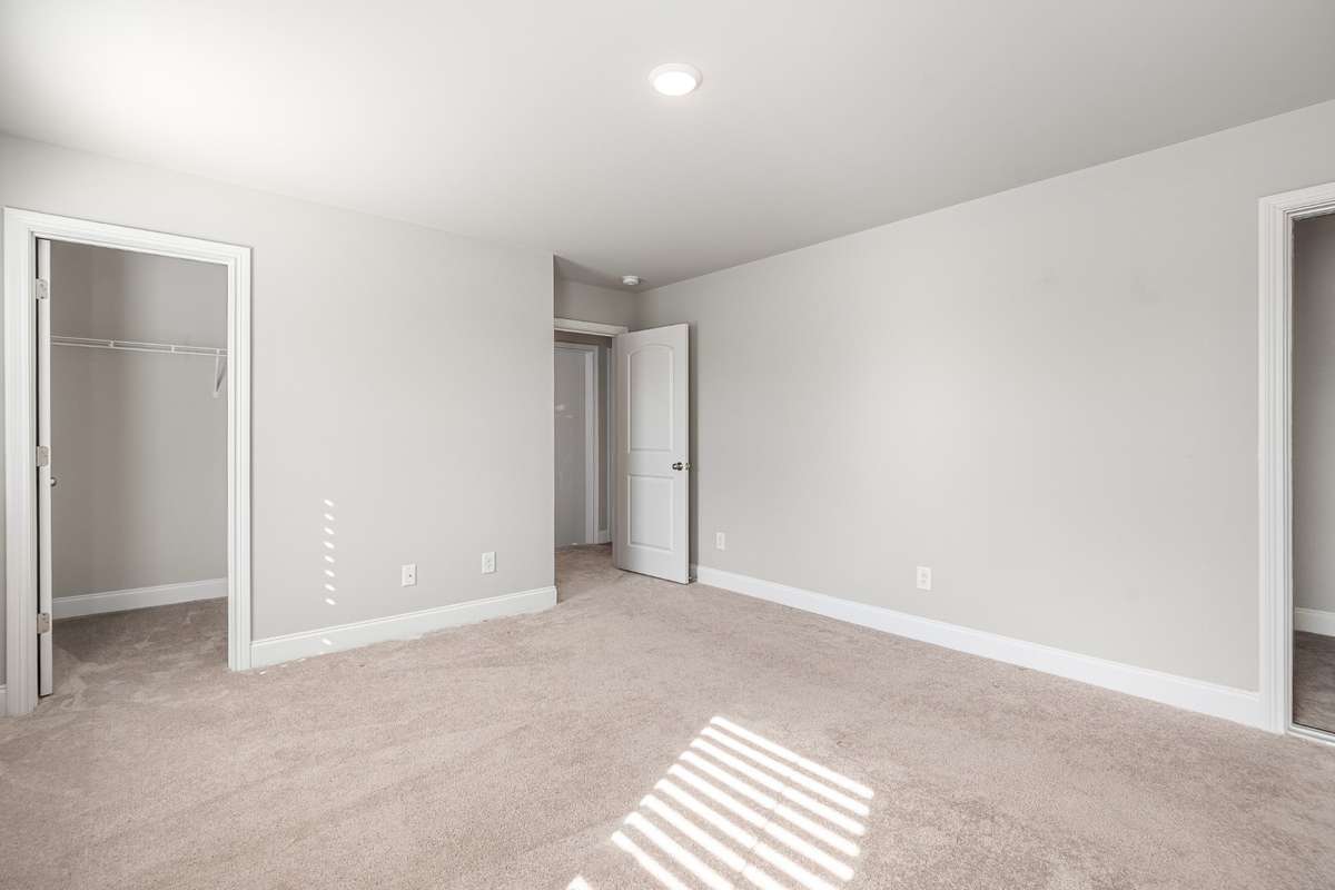 2nd Floor Bedroom with 2 walk-in closets