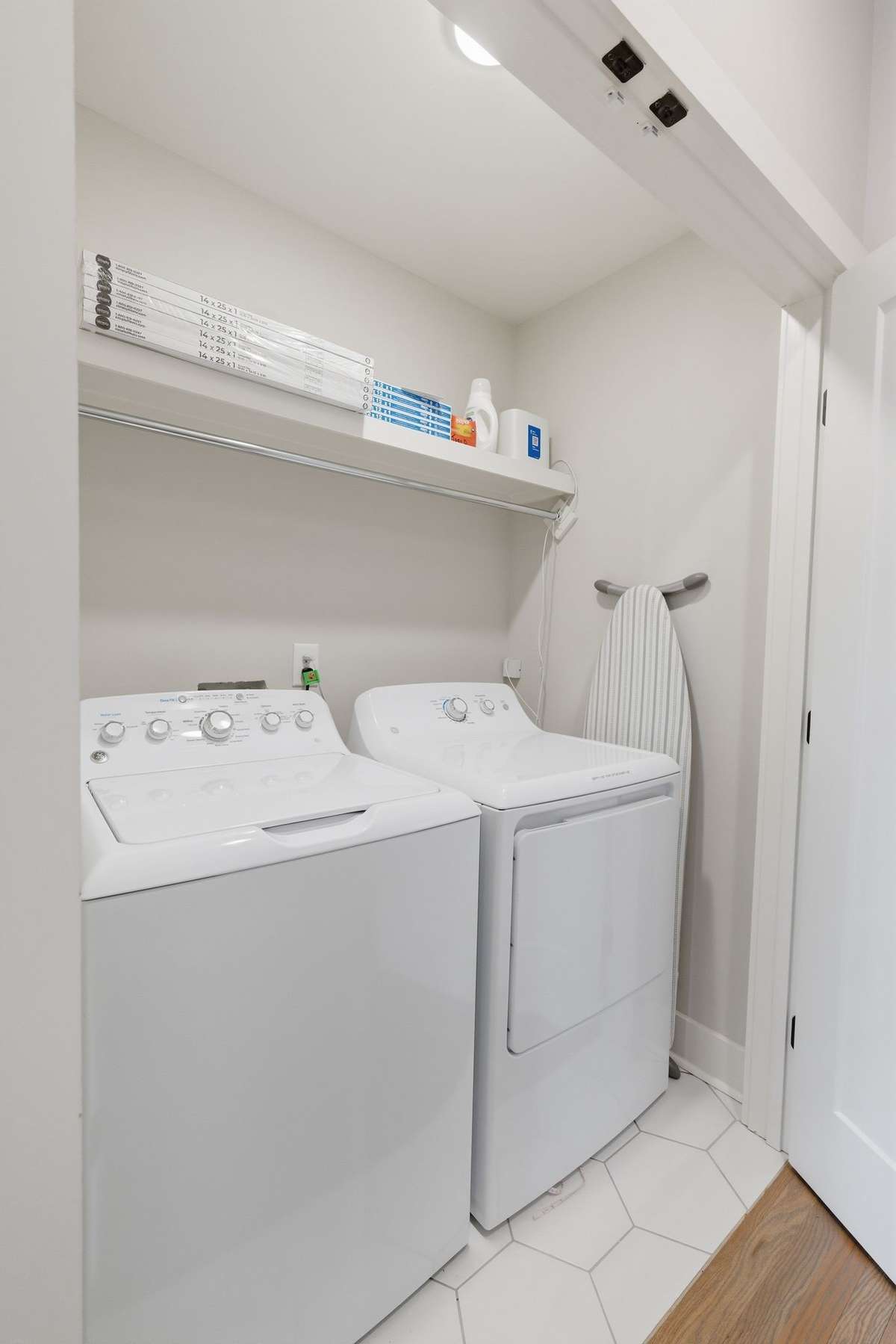 Washer and dryer to remain.