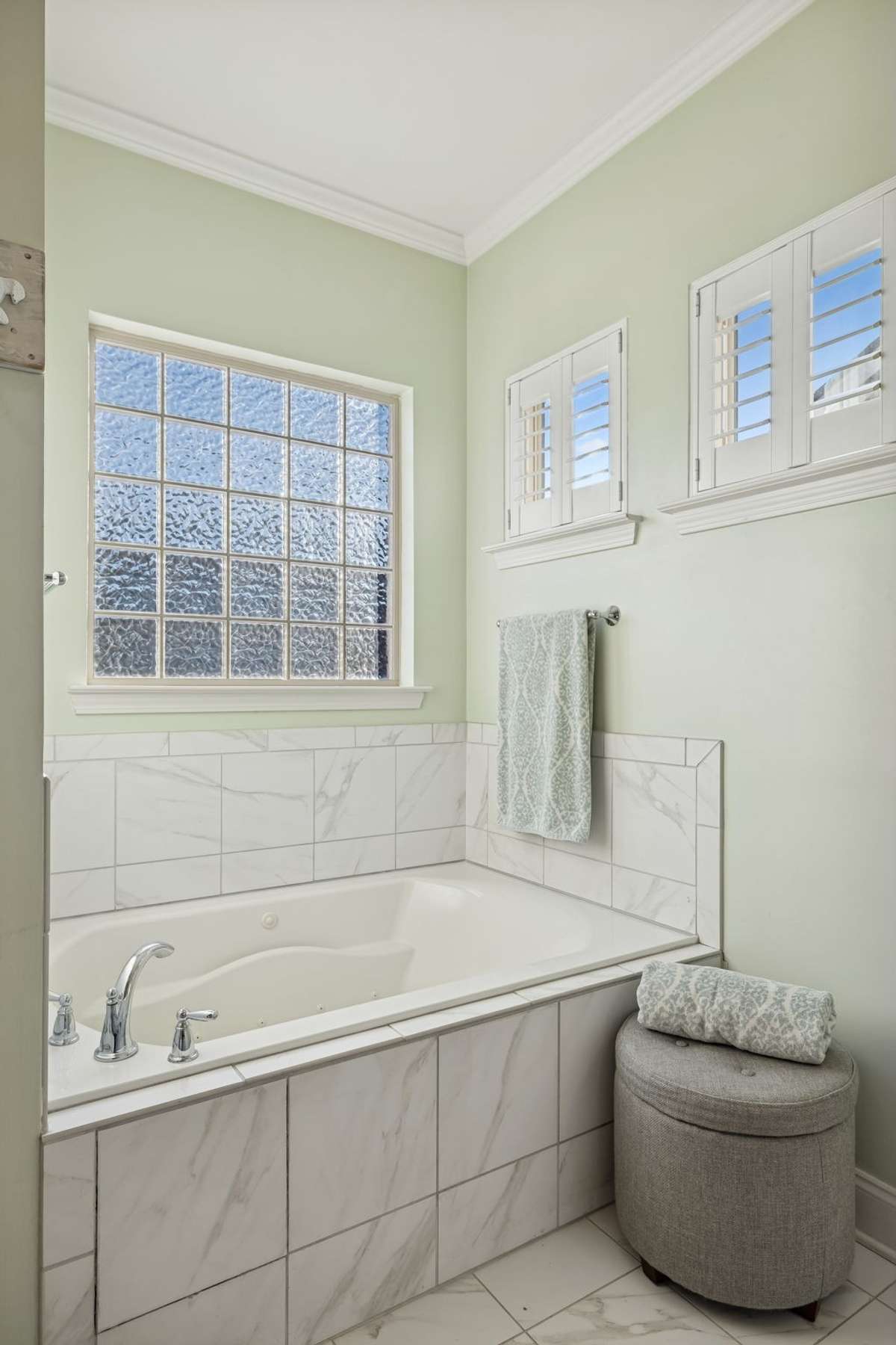 Jetted tub