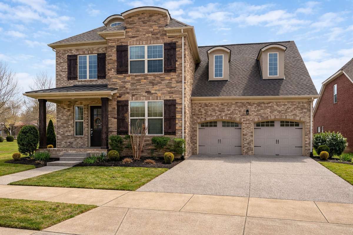Welcome to historic Franklin, TN.  This home is brick with a fenced-in backyard.