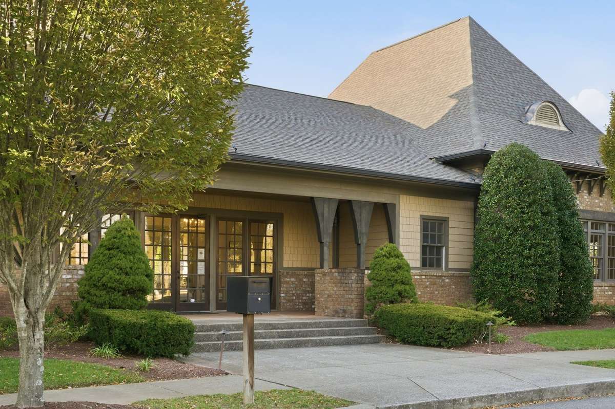 You will love the elegant club house with party room, work out facility and rocking porch.