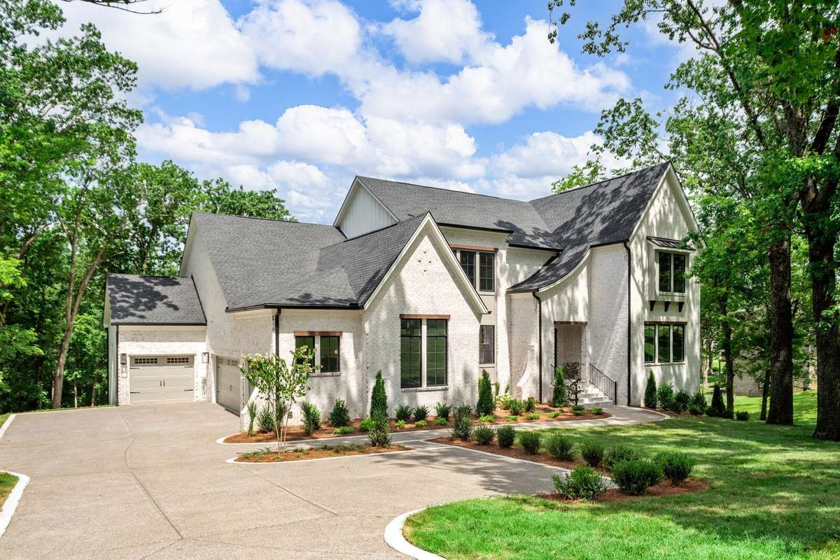 Build the Rutledge plan! Home has not started construction yet and waiting for you to build it! Pick your plan & options & designer finishes!