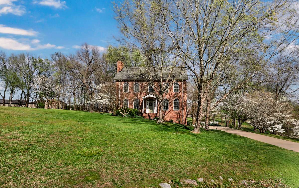 Welcome to 930 Doe Run Ct!