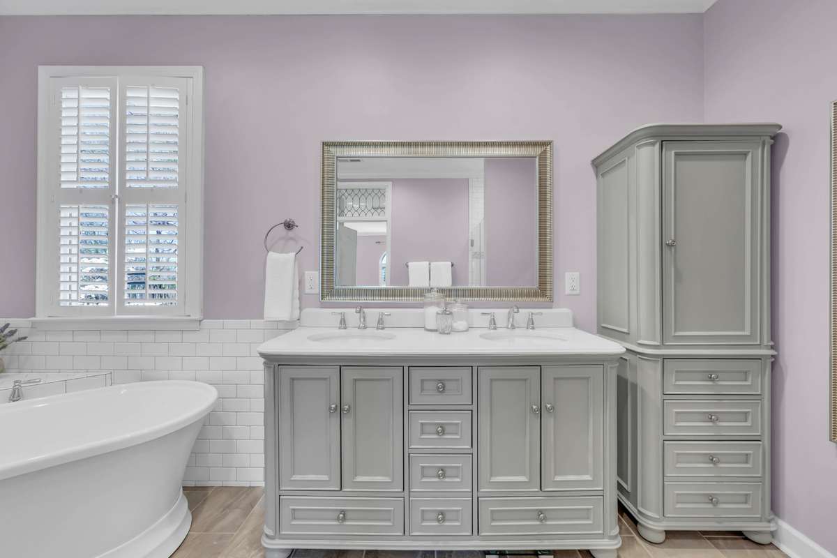 Double vanities with quartz counters + additional storage