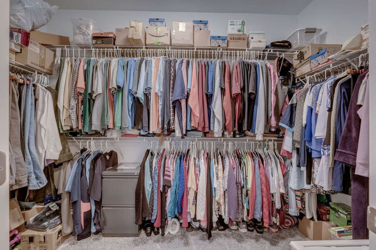 Primary Closet - SO much hanging space!