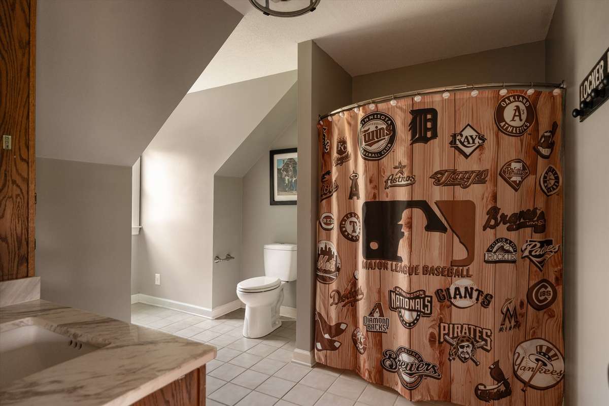 Bedroom 3 suite bathroom