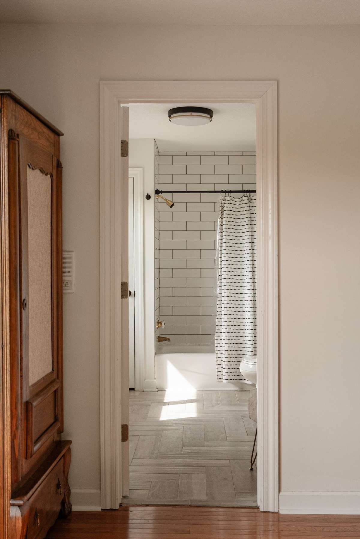 Bedroom 2 suite bathroom
