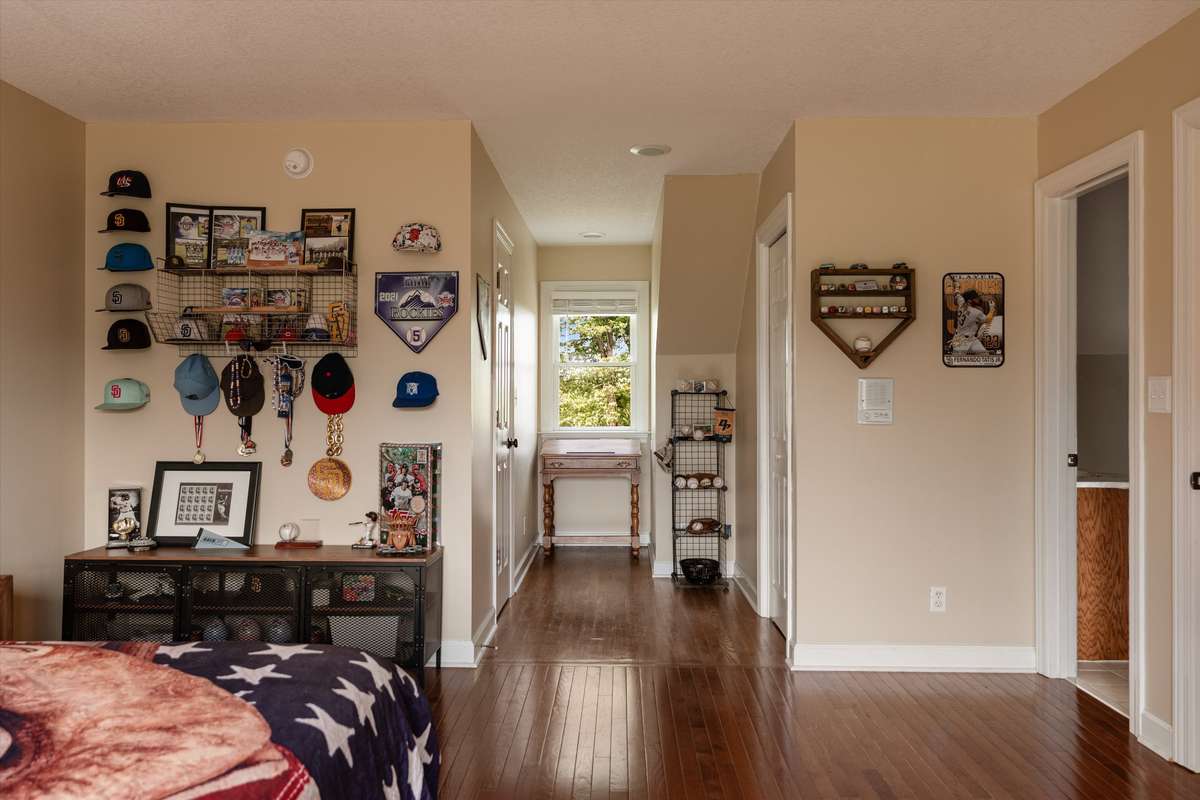 Mirrored bedroom layout with 2 closets