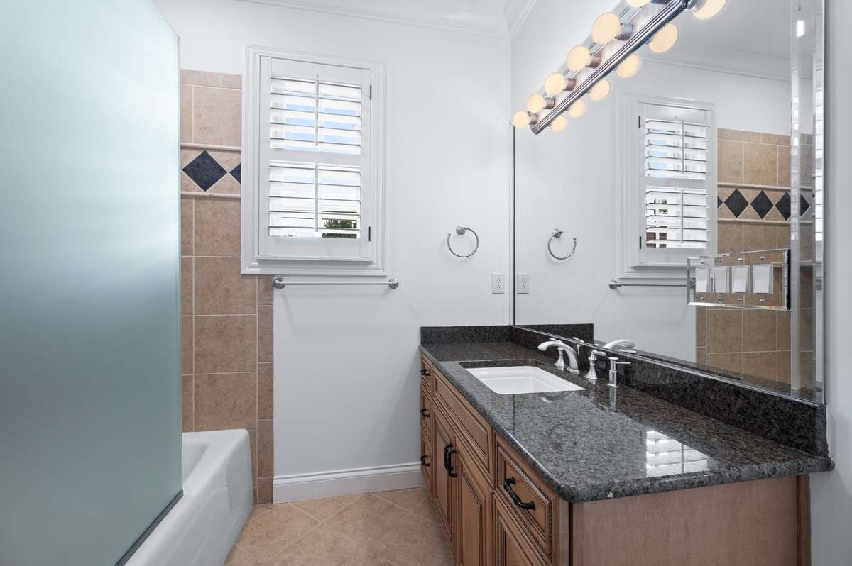 Yep all ensuite baths.