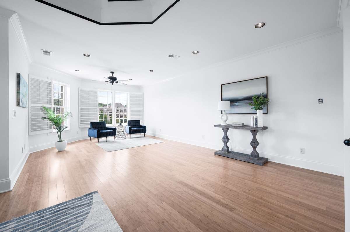 What a sundrenched sitting room.