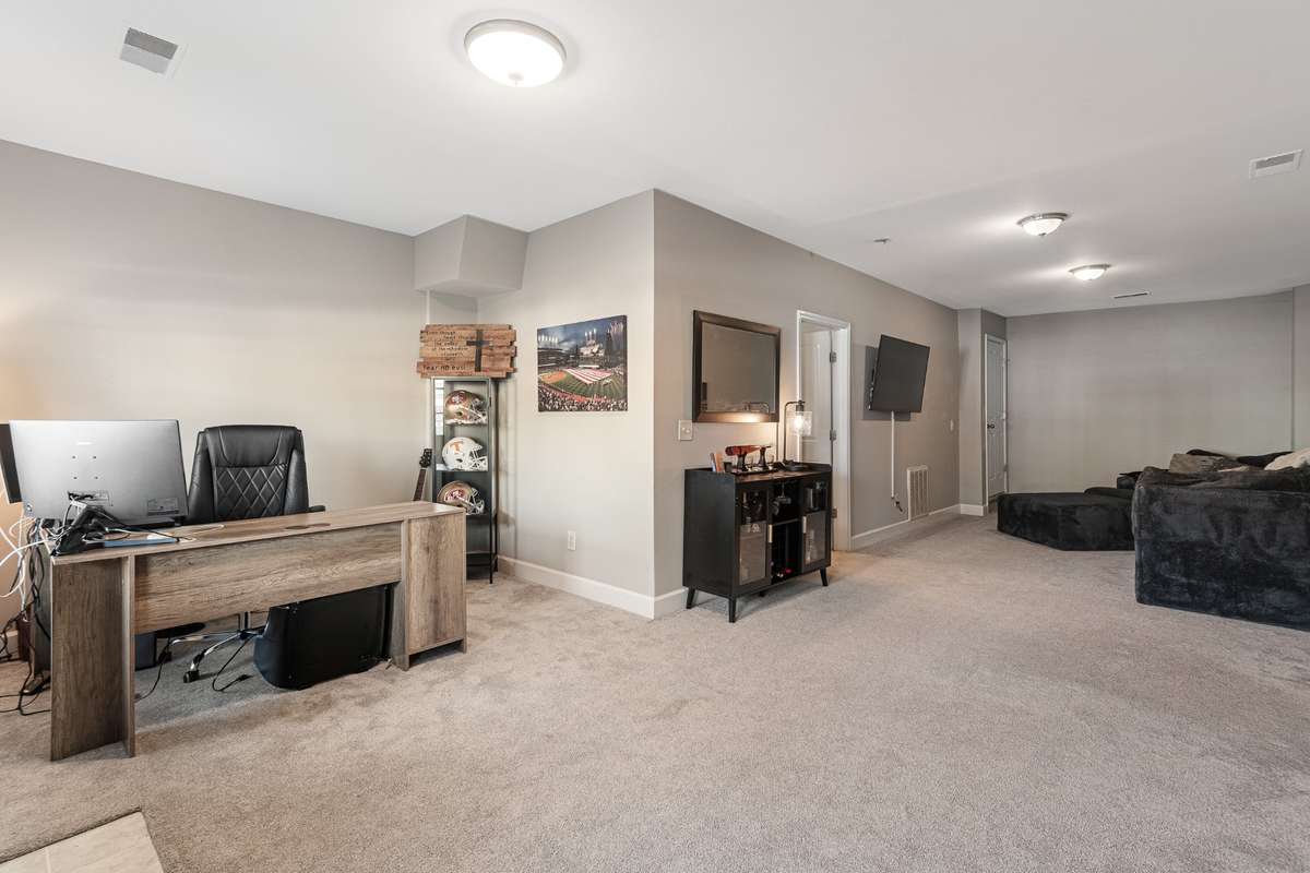 Spacious basement flex area