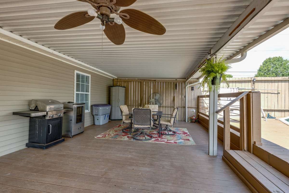 Sit and relax with your morning cup of coffee or after a long day at work. A great place to entertain and have your friends over