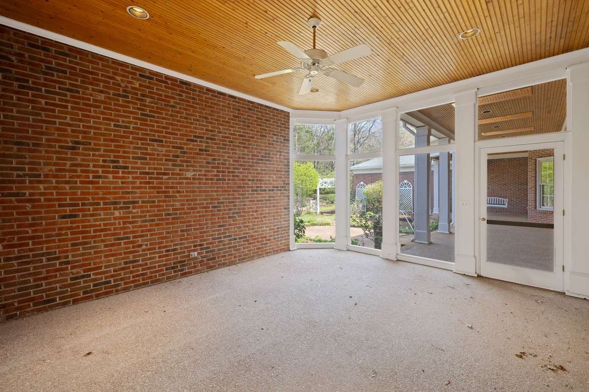 Screened porch close to primary