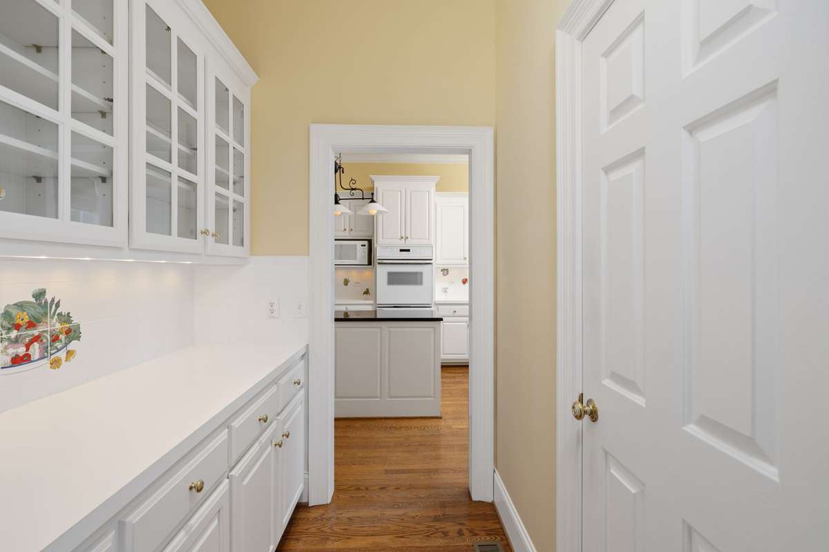 More storage in the butler's pantry