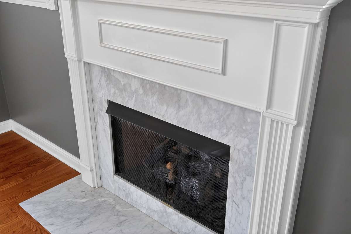 Fireplace has new gas logs and igniter.