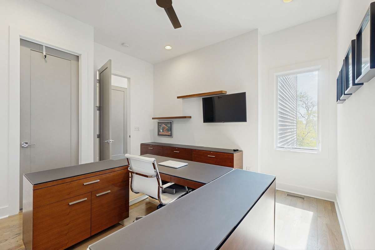 Main Level Bedroom/Office
