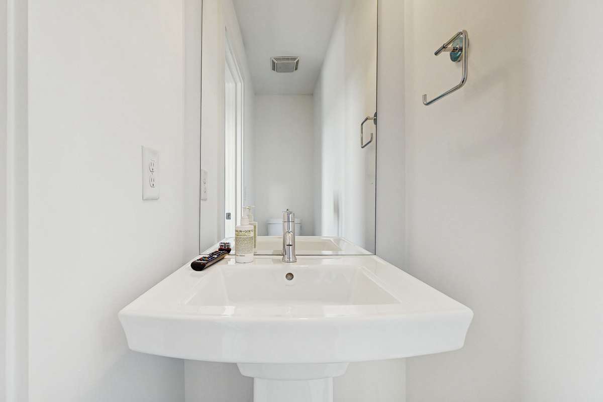 Convenient 4th-Floor Half-Bath, Perfect for Rooftop Access