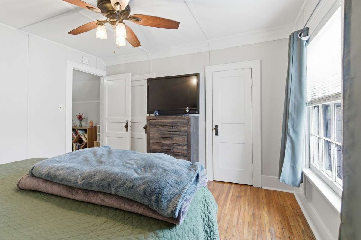 Bedroom 3, double closets