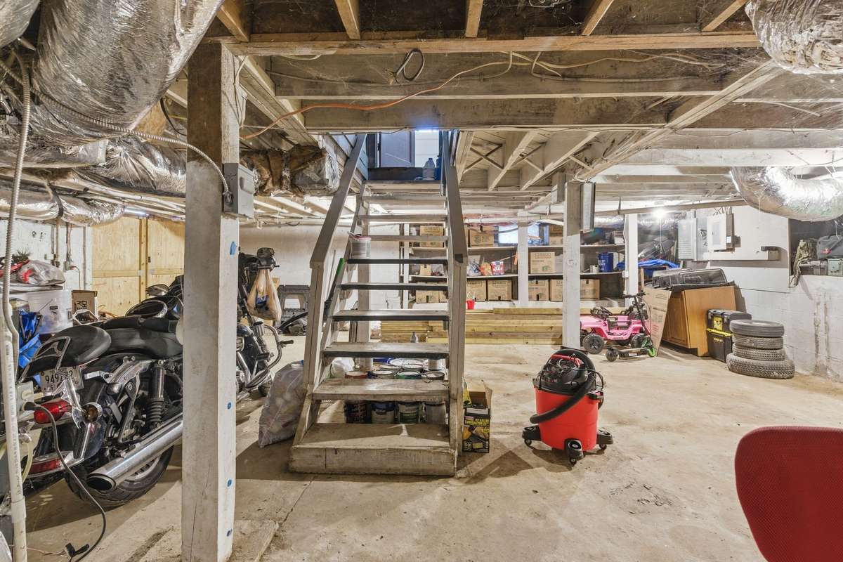 Huge unfinished basement