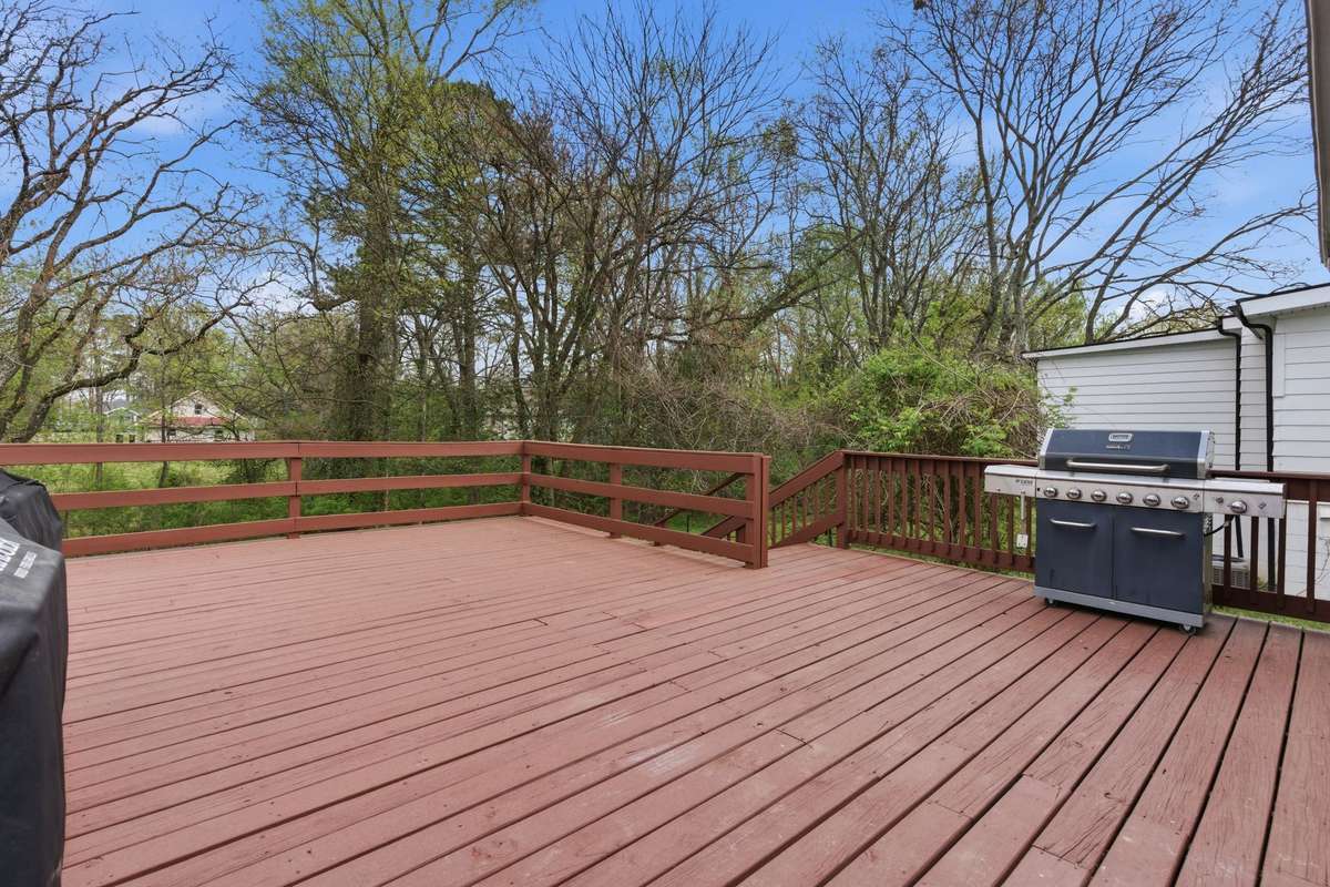 Enormous 22x24 deck