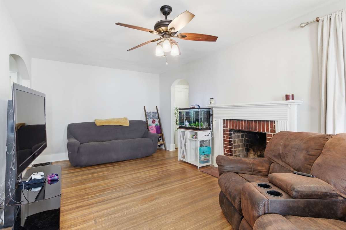 Love those timeless wood floors