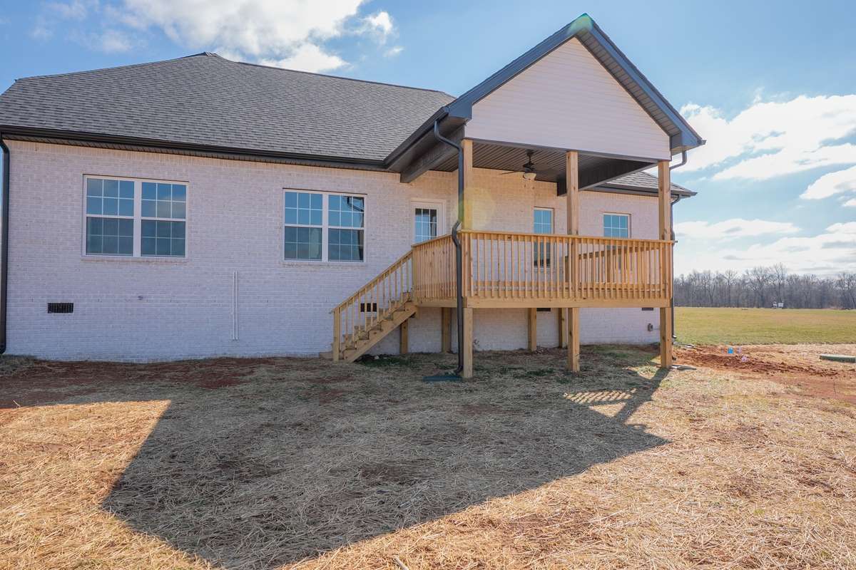 Covered Deck with a Ceiling Fan!! Perfect to Enjoy the Outdoors!