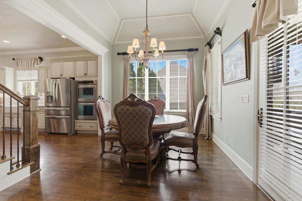 Eat-in area which flows into the spacious kitchen.