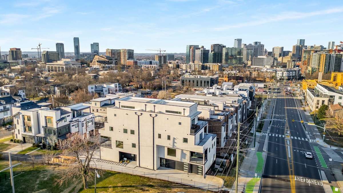 INCREDIBLE PROXIMITY to the Gulch!