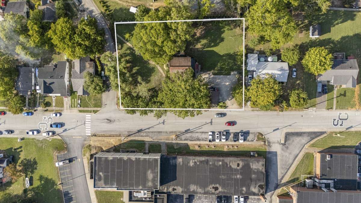 Plenty of driveway space as well!