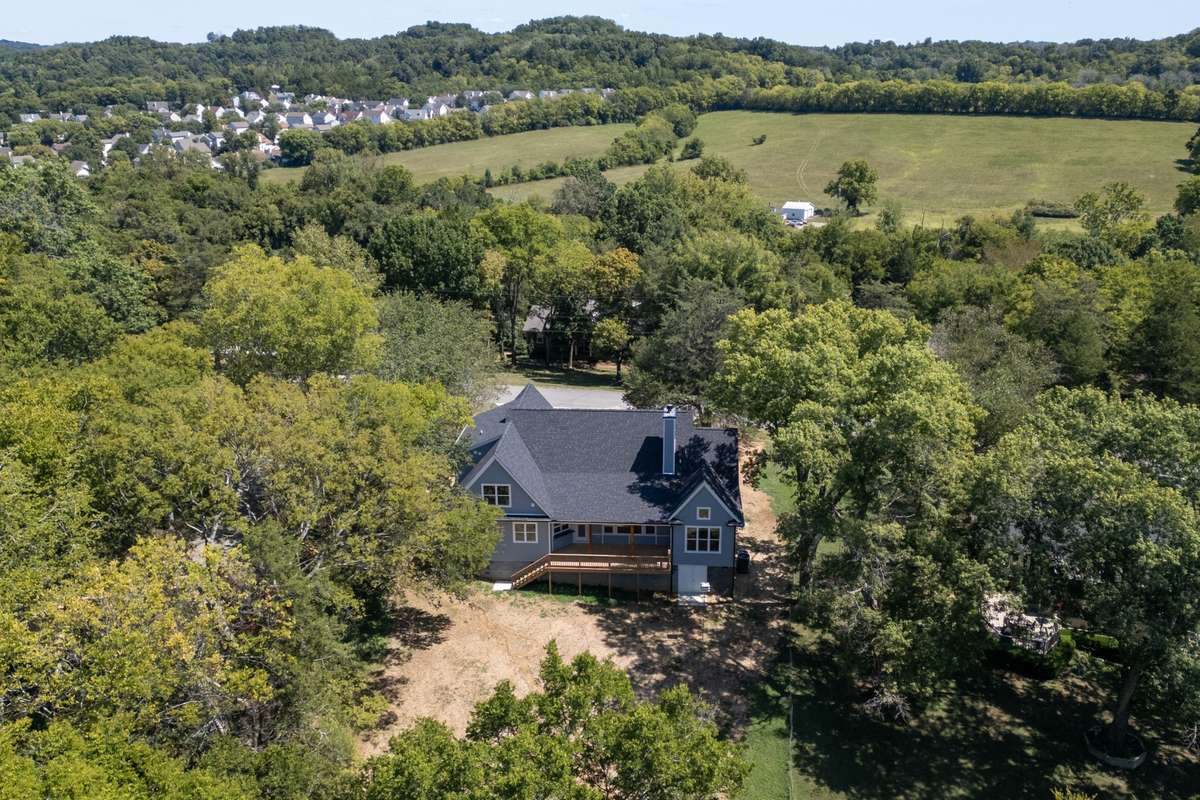 This kind of surroundings and just minutes from downtown Nashville!