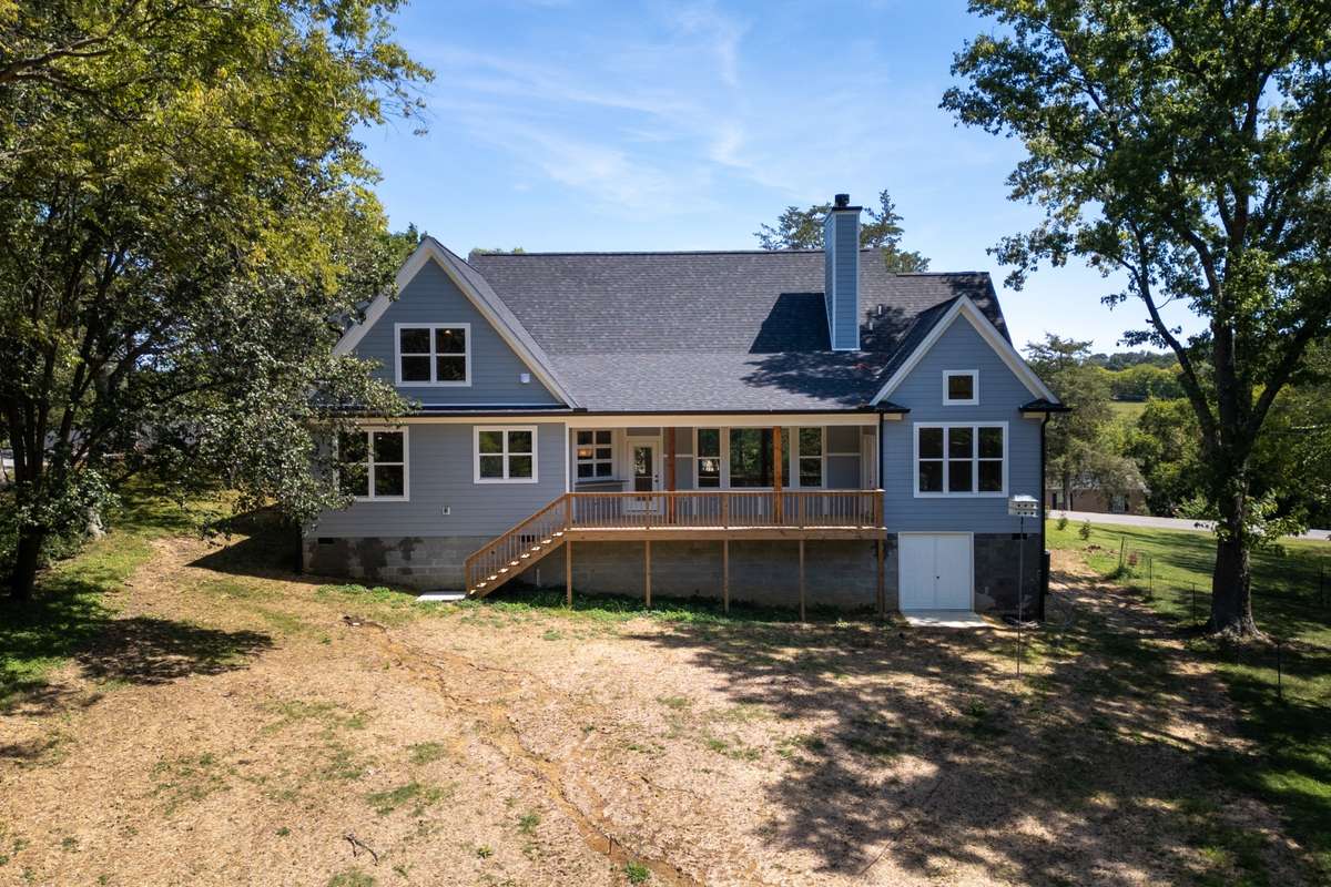 This yard provides all the space your need!